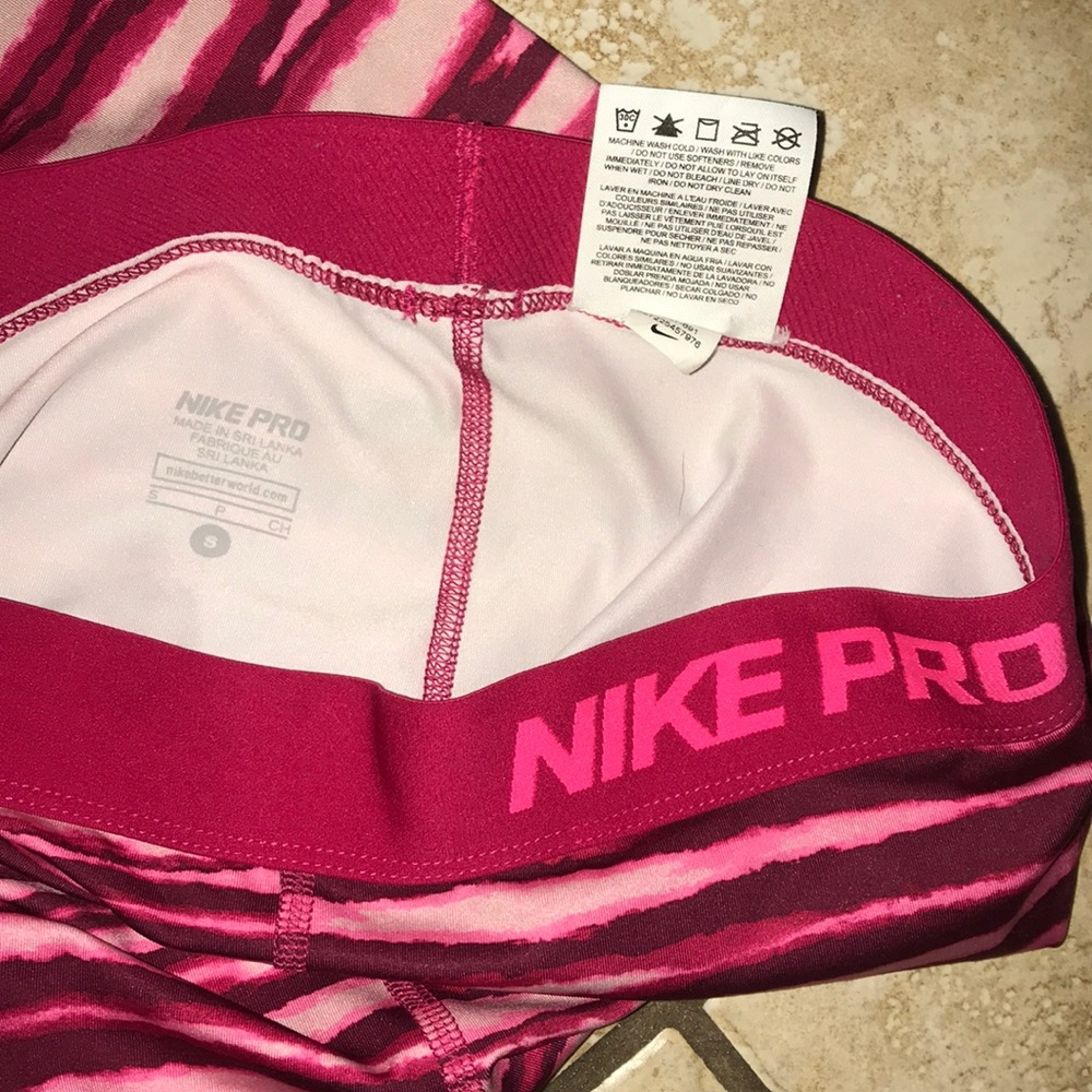 Nike Pro Capris Size Small - Picture 3 of 3